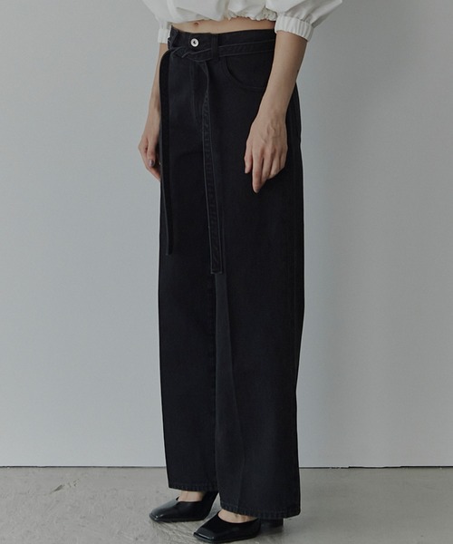 LE CIEL BLEU(ルシェルブルー)の「ストレートフィットジーンズwベルト / Straight Fit Jeans w/Belt(その他パンツ・レディース・ブラック・38/36/34)」の5枚目の写真