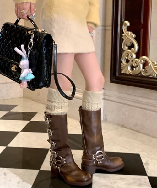 Vipoa(ヴィポア)の「Vintage belt buckle design boots(ブーツ・レディース・ブラック/ブラウン・SMALL/MEDIUM/LARGE)」の9枚目の写真