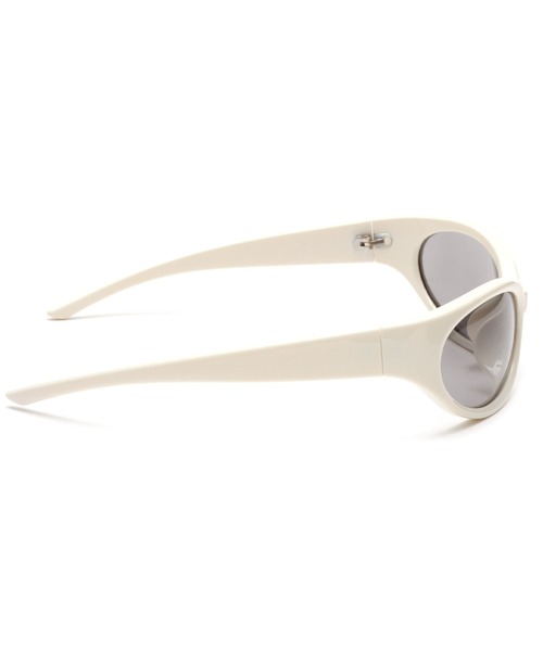 atmos pink（アトモスピンク）の「atmos pink Curved Sunglasses / アトモス ピンク カーブ サングラス（サングラス・レディース・ブラック/ホワイト・FREE）」の4枚目の写真