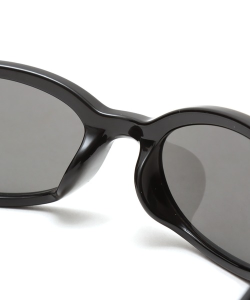 atmos pink（アトモスピンク）の「atmos pink Curved Sunglasses / アトモス ピンク カーブ サングラス（サングラス・レディース・ブラック/ホワイト・FREE）」の9枚目の写真