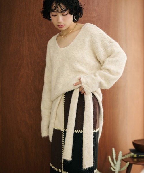 LAULEN(ローレン)の「v neck knit pullover shawl set /Vネックショール付き長袖ニットプルオーバー(ニット/セーター・レディース・ブラウン/ベージュ/オートミール・FREE)」の5枚目の写真