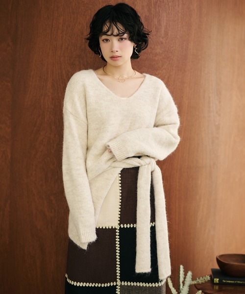 LAULEN(ローレン)の「v neck knit pullover shawl set /Vネックショール付き長袖ニットプルオーバー(ニット/セーター・レディース・ブラウン/ベージュ/オートミール・FREE)」の9枚目の写真