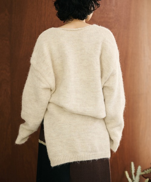 LAULEN(ローレン)の「v neck knit pullover shawl set /Vネックショール付き長袖ニットプルオーバー(ニット/セーター・レディース・ブラウン/ベージュ/オートミール・FREE)」の12枚目の写真