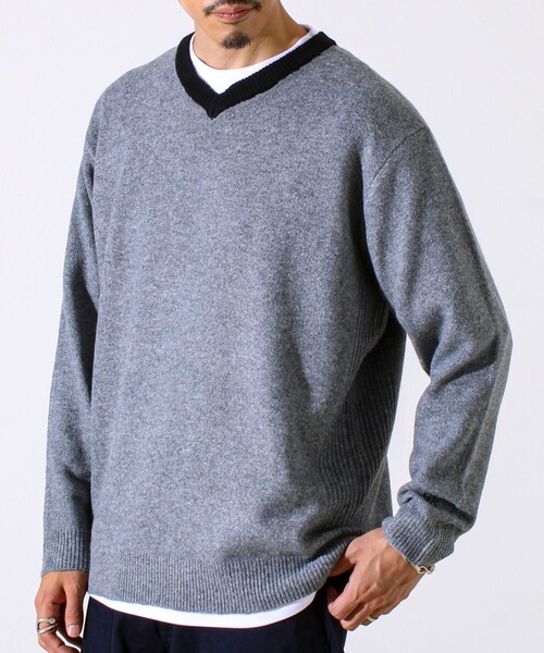 GLOSTER（グロスター）の「【配色リブが映える大人ニット】GR刺繍 浅Vネックプルオーバーニット（ニット/セーター・メンズ・オフホワイト/グレー/ブラック・S/M/L）」の5枚目の写真