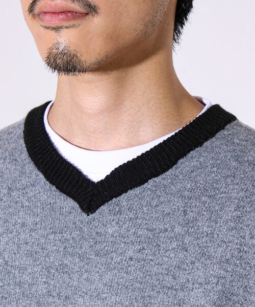 GLOSTER（グロスター）の「【配色リブが映える大人ニット】GR刺繍 浅Vネックプルオーバーニット（ニット/セーター・メンズ・オフホワイト/グレー/ブラック・S/M/L）」の13枚目の写真