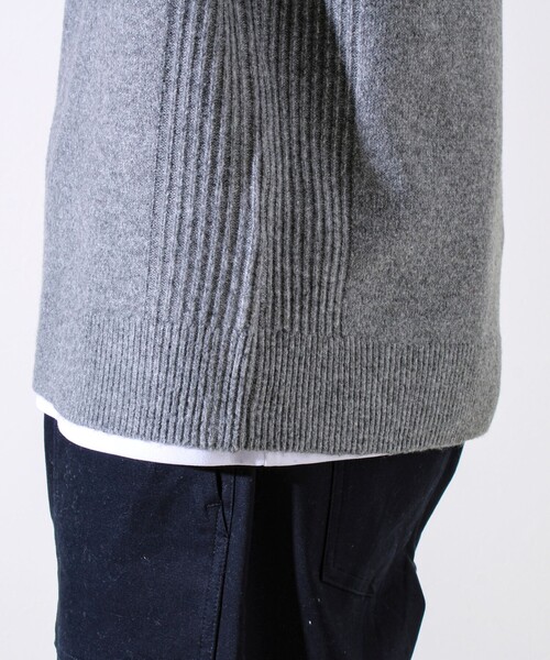 GLOSTER（グロスター）の「【配色リブが映える大人ニット】GR刺繍 浅Vネックプルオーバーニット（ニット/セーター・メンズ・オフホワイト/グレー/ブラック・S/M/L）」の15枚目の写真