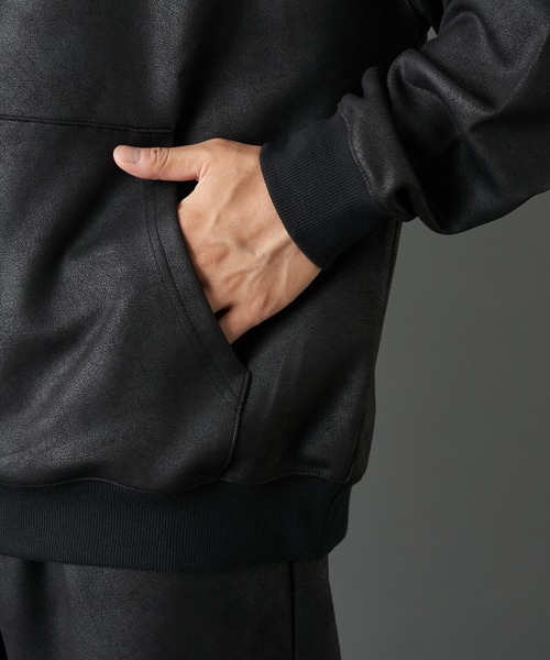 COLONY 2139（コロニートゥーワンスリーナイン）の「フェイクレザーコーティングフーディー（ベスト・メンズ・ブラック・MEDIUM/LARGE）」の6枚目の写真