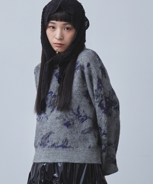 ELUNIS(エルニス)の「ニュアンスフラワー柄シャギーニットプルオーバー(ニット/セーター・レディース・グレー系/ブラック系・FREE)」の19枚目の写真