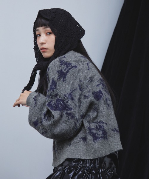 ELUNIS(エルニス)の「ニュアンスフラワー柄シャギーニットプルオーバー(ニット/セーター・レディース・グレー系/ブラック系・FREE)」の21枚目の写真