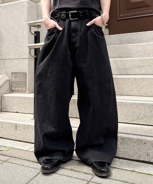 kutir（クティール）の「DIRTY DAMAGE BAGGY DENIM PANTS／ヴィンテージライクダメージバギーデニムパンツ（デニムパンツ・メンズ・ライトインディゴブルー/インディゴブルー/ブラック/ブラウン/ブラック系その他/ブルー系その他/ダークブラック・SMALL/LARGE/MEDIUM）」の3枚目の写真