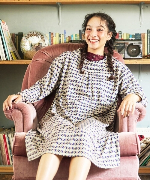 Jocomomola(ホコモモラ)の「Calle del Espejo プリントワンピース(ワンピース・レディース・ベージュ/ブラック・40)」の4枚目の写真