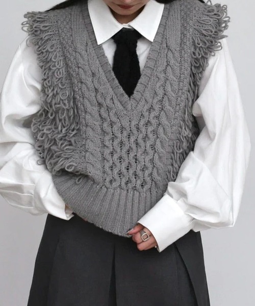 merrylatte（メリーラテ）の「ショートフリンジニットベスト（ベスト・レディース・アイボリー/ブラック/グレー・FREE）」の3枚目の写真