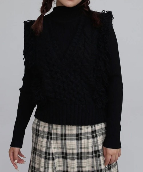 merrylatte（メリーラテ）の「ショートフリンジニットベスト（ベスト・レディース・アイボリー/ブラック/グレー・FREE）」の2枚目の写真