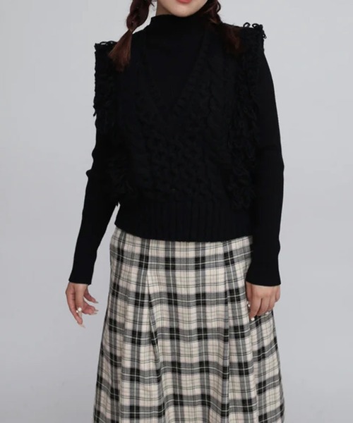 merrylatte（メリーラテ）の「ショートフリンジニットベスト（ベスト・レディース・アイボリー/ブラック/グレー・FREE）」の6枚目の写真