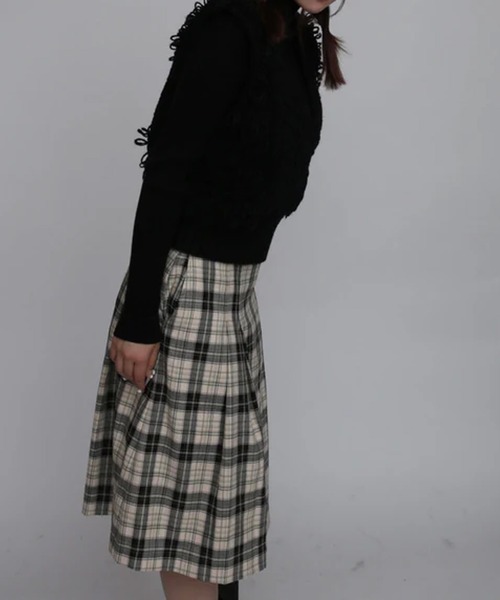 merrylatte（メリーラテ）の「ショートフリンジニットベスト（ベスト・レディース・アイボリー/ブラック/グレー・FREE）」の8枚目の写真