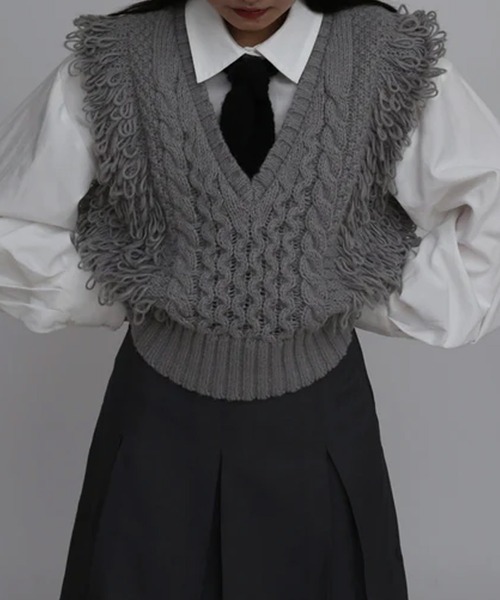 merrylatte（メリーラテ）の「ショートフリンジニットベスト（ベスト・レディース・アイボリー/ブラック/グレー・FREE）」の9枚目の写真