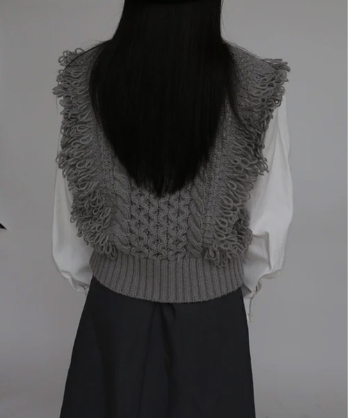 merrylatte（メリーラテ）の「ショートフリンジニットベスト（ベスト・レディース・アイボリー/ブラック/グレー・FREE）」の10枚目の写真