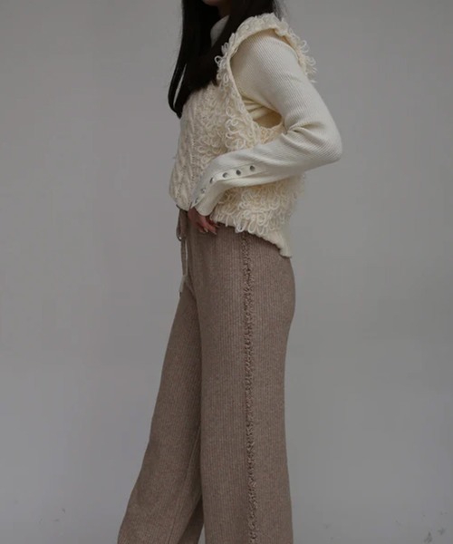 merrylatte（メリーラテ）の「ショートフリンジニットベスト（ベスト・レディース・アイボリー/ブラック/グレー・FREE）」の13枚目の写真