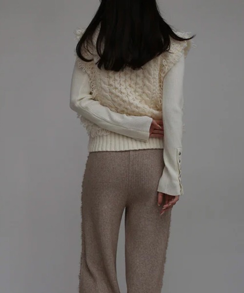 merrylatte（メリーラテ）の「ショートフリンジニットベスト（ベスト・レディース・アイボリー/ブラック/グレー・FREE）」の14枚目の写真