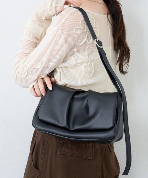 Kastane(カスタネ)の「【500mlペットボトル収納可】フラップミドルBAG(ショルダーバッグ・レディース・ブラック/アイボリー/ブラウン・FREE)」の3枚目の写真