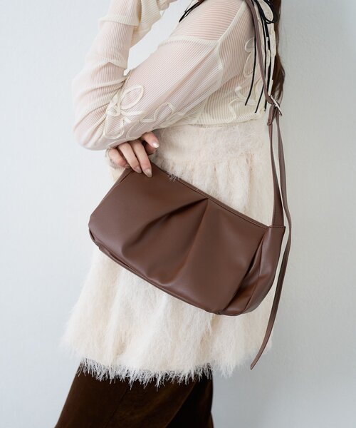 Kastane(カスタネ)の「【500mlペットボトル収納可】フラップミドルBAG(ショルダーバッグ・レディース・ブラック/アイボリー/ブラウン・FREE)」の11枚目の写真