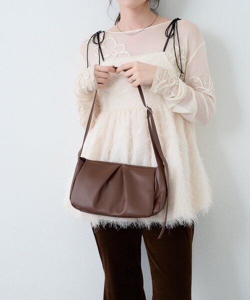 Kastane(カスタネ)の「【500mlペットボトル収納可】フラップミドルBAG(ショルダーバッグ・レディース・ブラック/アイボリー/ブラウン・FREE)」の12枚目の写真