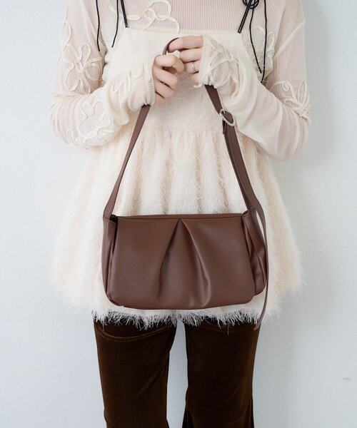 Kastane(カスタネ)の「【500mlペットボトル収納可】フラップミドルBAG(ショルダーバッグ・レディース・ブラック/アイボリー/ブラウン・FREE)」の13枚目の写真