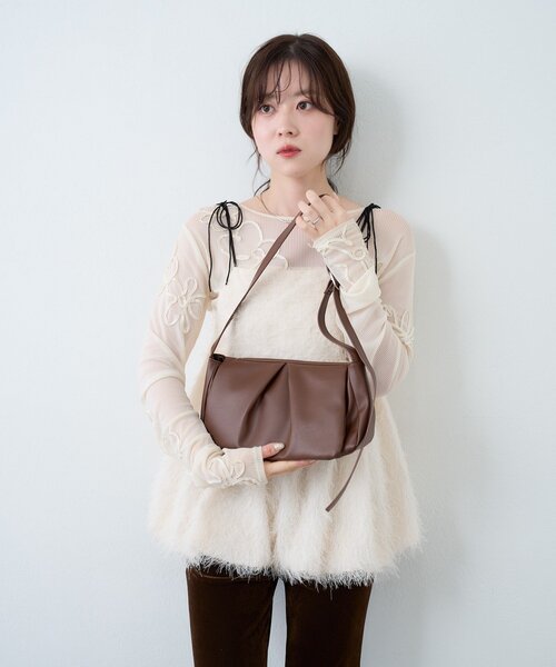 Kastane(カスタネ)の「【500mlペットボトル収納可】フラップミドルBAG(ショルダーバッグ・レディース・ブラック/アイボリー/ブラウン・FREE)」の14枚目の写真