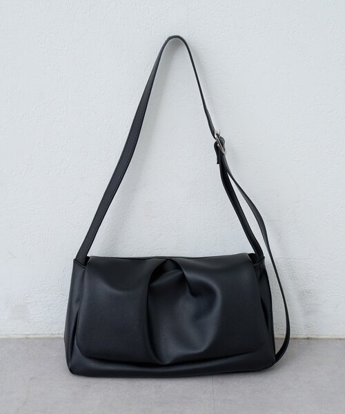 Kastane(カスタネ)の「【500mlペットボトル収納可】フラップミドルBAG(ショルダーバッグ・レディース・ブラック/アイボリー/ブラウン・FREE)」の15枚目の写真
