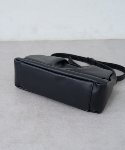 Kastane(カスタネ)の「【500mlペットボトル収納可】フラップミドルBAG(ショルダーバッグ・レディース・ブラック/アイボリー/ブラウン・FREE)」の18枚目の写真