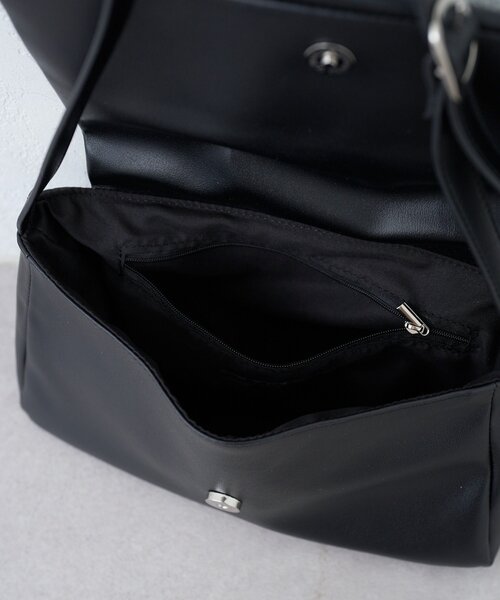 Kastane(カスタネ)の「【500mlペットボトル収納可】フラップミドルBAG(ショルダーバッグ・レディース・ブラック/アイボリー/ブラウン・FREE)」の19枚目の写真