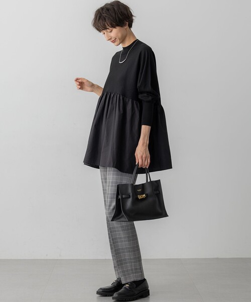 23区 L(ニジュウサンクオオキイサイズ)の「【洗える】ギャザープルオーバー コンビ ニット(ニット/セーター・レディース・ブラック系/ネイビー系/ベージュ系・44/46)」の4枚目の写真
