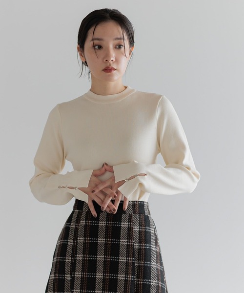 Andemiu（アンデミュウ）の「ソデボタンニット606098（ニット/セーター・レディース・アイボリー/ライトブルー/ネイビー/シャンパン・FREE）」の6枚目の写真