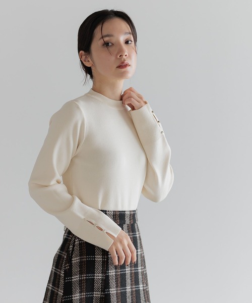 Andemiu（アンデミュウ）の「ソデボタンニット606098（ニット/セーター・レディース・アイボリー/ライトブルー/ネイビー/シャンパン・FREE）」の8枚目の写真