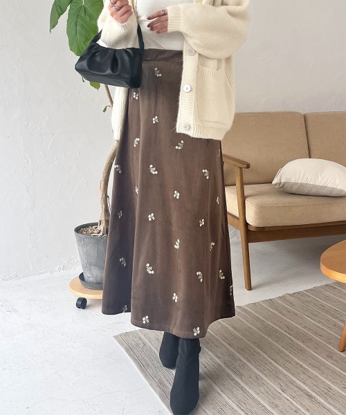 Rejoule(リジュール)の「フラワー刺繍ベロアロングスカート(スカート・レディース・ブラウン/ブラック・S/M)」の2枚目の写真
