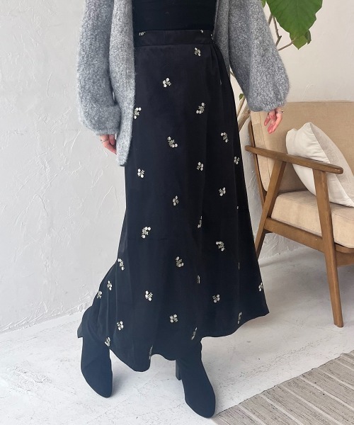 Rejoule(リジュール)の「フラワー刺繍ベロアロングスカート(スカート・レディース・ブラウン/ブラック・S/M)」の3枚目の写真