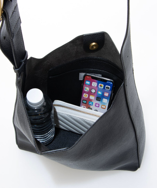 cache cache(カシュ カシュ)の「カシュカシュ cachecache / バックルディテールワンショルダー(ショルダーバッグ・レディース・キャメル/グレー/ブラック・FREE)」の8枚目の写真