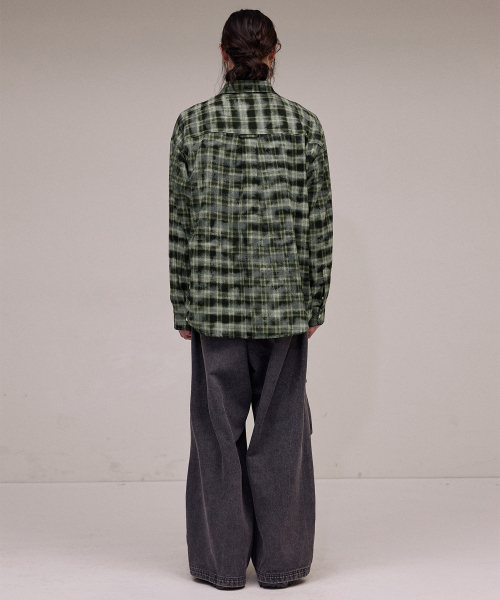F.ILLUMINATE（フィルミネイト）の「オーバーサイズダメージウォッシュドチェックシャツ-カーキ（シャツ/ブラウス・レディース・その他・MEDIUM/LARGE/X-LARGE）」の6枚目の写真
