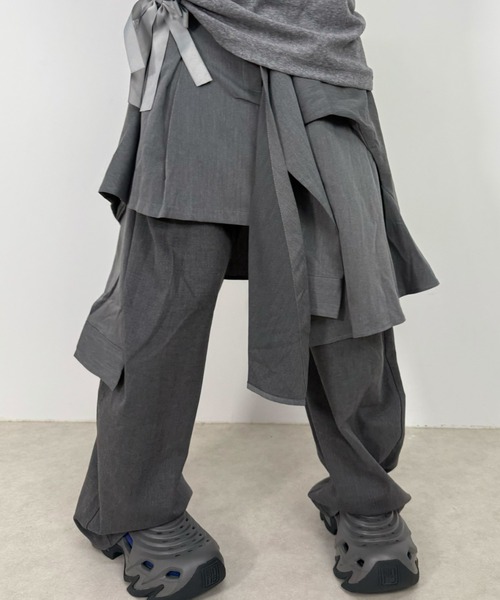 Never mind the XU / Chikashitsu+(ネバーマインド ザ エックスユー / チカシツプラス)の「【Nerd out XU】side tuck slacks / 【ナードアウトエックスユー】サイドタックスラックス <着用動画あり>(スラックス・メンズ・グレー/ブラック・M/L)」の4枚目の写真