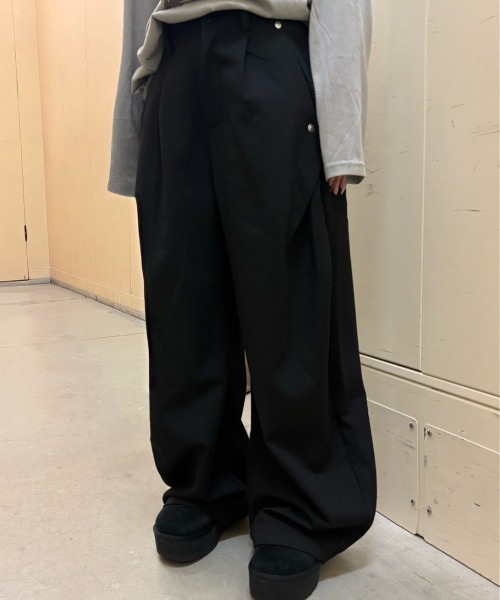 Never mind the XU / Chikashitsu+(ネバーマインド ザ エックスユー / チカシツプラス)の「【Nerd out XU】side tuck slacks / 【ナードアウトエックスユー】サイドタックスラックス <着用動画あり>(スラックス・メンズ・グレー/ブラック・M/L)」の12枚目の写真