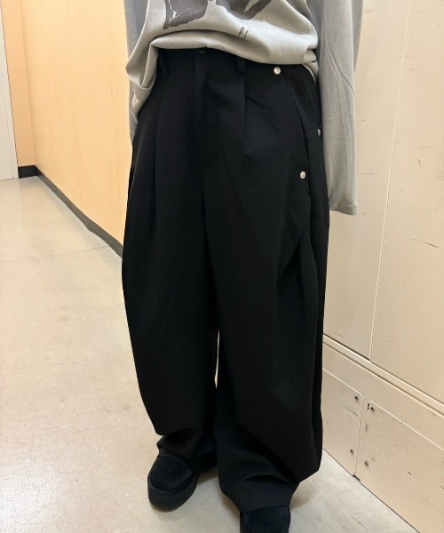 Never mind the XU / Chikashitsu+(ネバーマインド ザ エックスユー / チカシツプラス)の「【Nerd out XU】side tuck slacks / 【ナードアウトエックスユー】サイドタックスラックス <着用動画あり>(スラックス・メンズ・グレー/ブラック・M/L)」の17枚目の写真