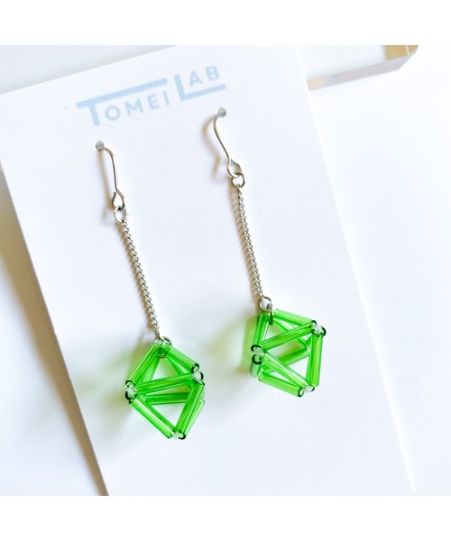 tone（トーン）の「【TOMEI LAB】ヒンメリ風 正八面体 揺れる ピアス(MA)（ピアス（両耳用）・レディース・ピンクゴールド/ライトグリーン/ゴールド/ライトブルー・FREE）」の2枚目の写真