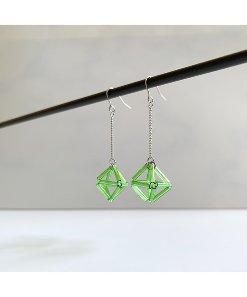 tone（トーン）の「【TOMEI LAB】ヒンメリ風 正八面体 揺れる ピアス(MA)（ピアス（両耳用）・レディース・ピンクゴールド/ライトグリーン/ゴールド/ライトブルー・FREE）」の8枚目の写真