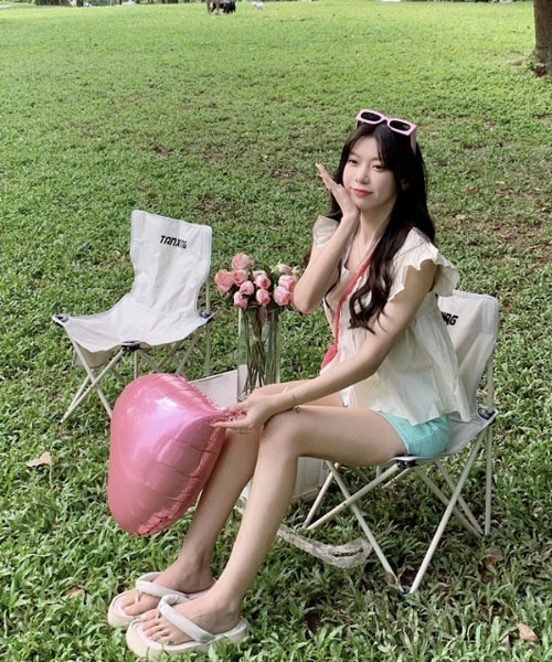 i-dare(アイディア)の「【i-dare】フリル フレンチ スリーブ ブラウス(シャツ/ブラウス・レディース・アイボリー/パープル/グリーン・MEDIUM/X-LARGE/LARGE)」の5枚目の写真