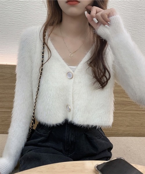 VIBGYOR(ヴィブジョー)の「【EIZZ/アイズ】シャギーニット Vネック クロップドカーディガン(カーディガン/ボレロ・レディース・パープル/ホワイト/ブラック/ブルー・FREE)」の2枚目の写真