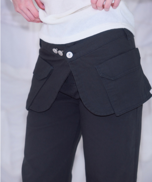 ROSEFRANTZ（ロゼフランツ）の「Skirt Layered Bootcut Pants [Charcoal]（その他パンツ・レディース・ダークグレー・SMALL/MEDIUM）」の9枚目の写真