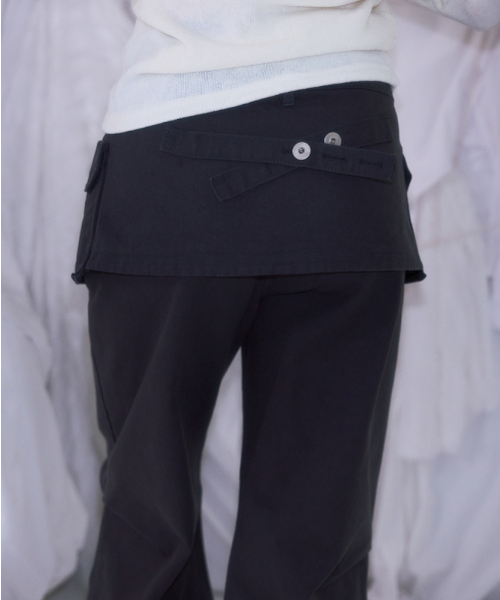 ROSEFRANTZ（ロゼフランツ）の「Skirt Layered Bootcut Pants [Charcoal]（その他パンツ・レディース・ダークグレー・SMALL/MEDIUM）」の10枚目の写真