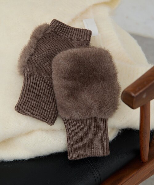 GALLARDAGALANTE（ガリャルダガランテ）の「エコファーハンドウォーマー（その他小物・レディース・ベージュ/グレイッシュベージュ・FREE）」の2枚目の写真