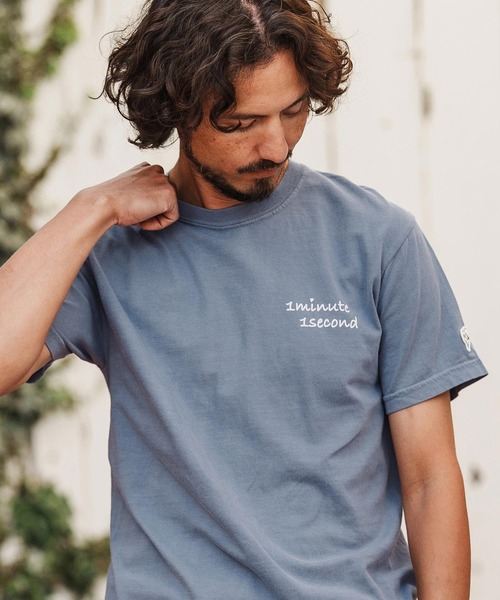 1minute 1second(ワンミニットワンセカンド)の「mt10113-cursive embroidery pigment T-shirt Tシャツ(1M26H340)(Tシャツ/カットソー・メンズ・ライトグレー/ネイビー/ブラック・S/XL/L/M)」の4枚目の写真