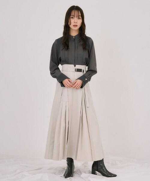 UNITED TOKYO（ユナイテッドトウキョウ）の「【WEB限定カラーあり】ピンタックバイカラーブラウス｜ウォッシャブル/オフィスカジュアル/オケージョン/細見え/通勤/冬服（シャツ/ブラウス・レディース・グレー/ベージュ/ネイビー・FREE）」の4枚目の写真